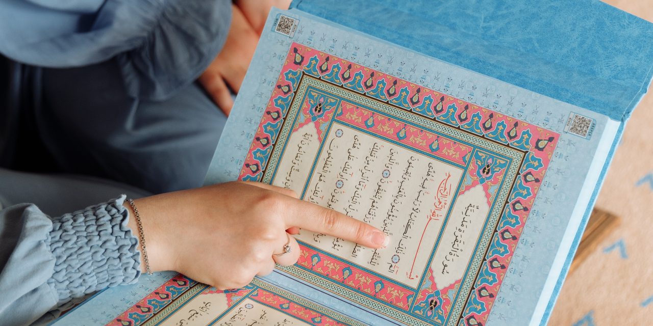 „Mi a fontosabb? Megtanuljak recitálni, megtanuljam az arab nyelvet vagy memorizáljam a Koránt?”